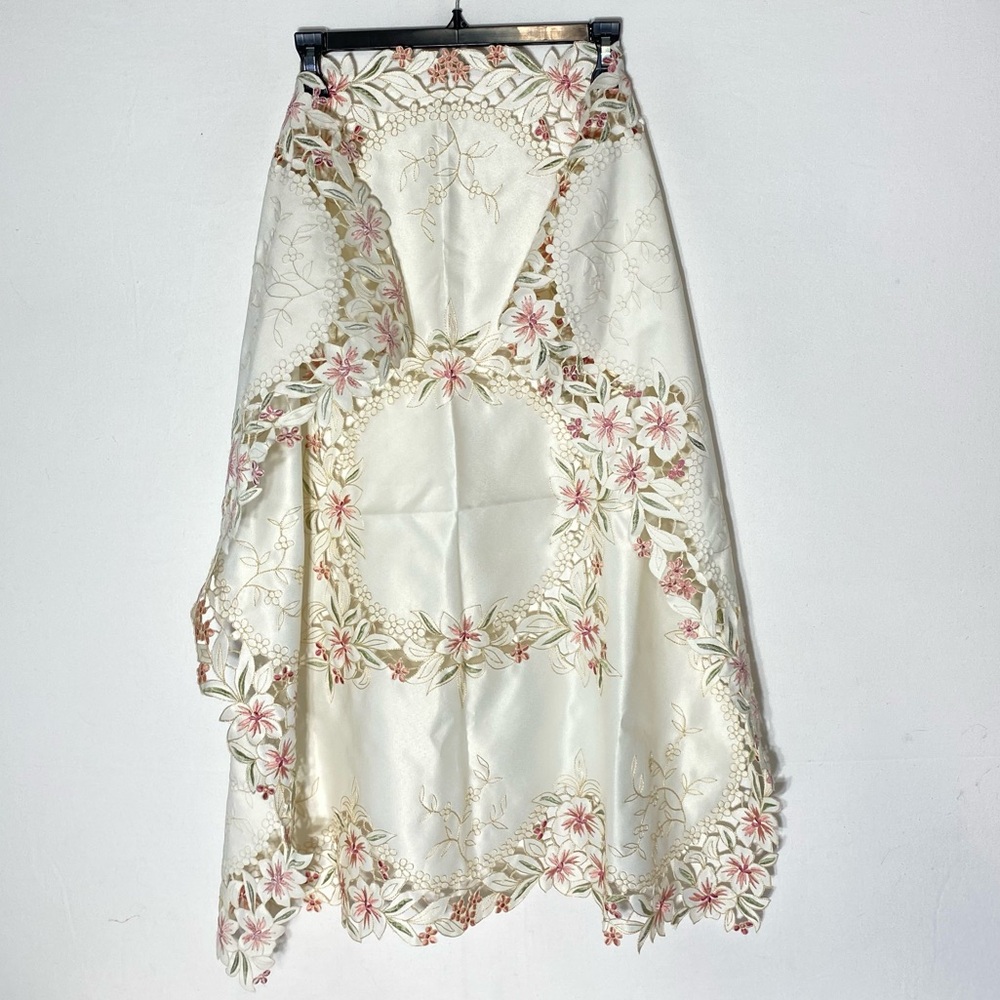 Vintage Floral Cutout Embroidered Ivory Tablecloth Cottagecore Grannycore